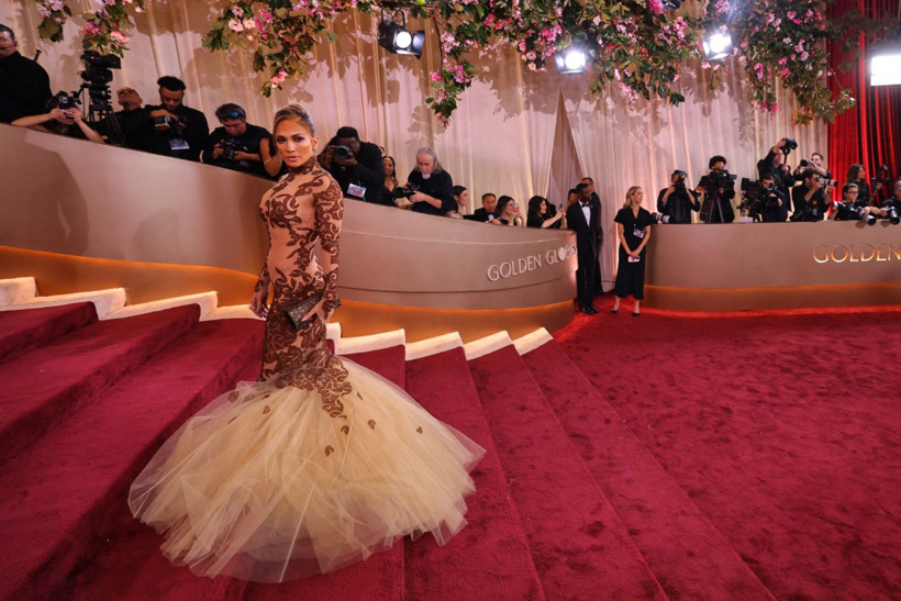 Jennifer Lopez'in transparan elbisesi kırmızı halıya damga vurdu - Resim: 8