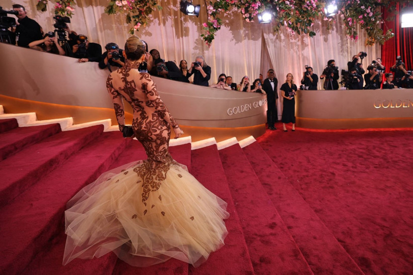 Jennifer Lopez'in transparan elbisesi kırmızı halıya damga vurdu - Resim: 9