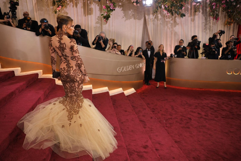 Jennifer Lopez'in transparan elbisesi kırmızı halıya damga vurdu - Resim: 10