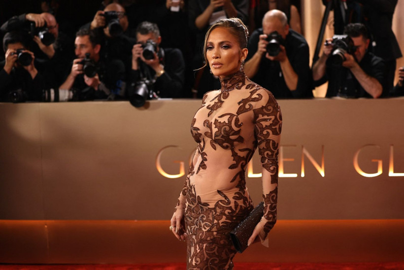 Jennifer Lopez'in transparan elbisesi kırmızı halıya damga vurdu - Resim: 7