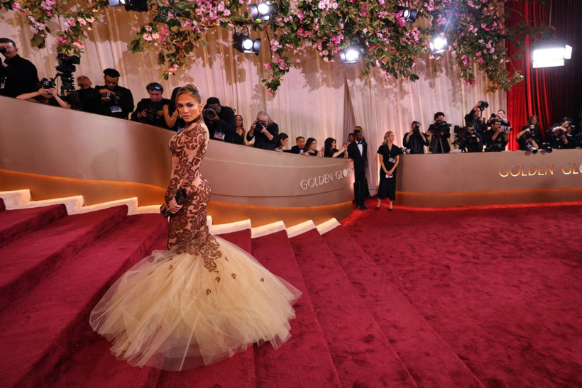 Jennifer Lopez'in transparan elbisesi kırmızı halıya damga vurdu - Resim: 12