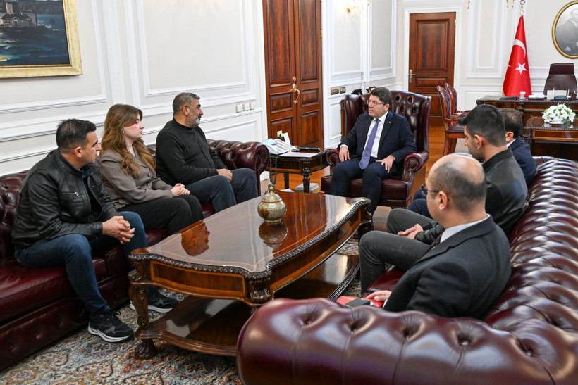Bakan Tunç, Rojin Kabaiş'in babası ile görüştü - Resim : 1
