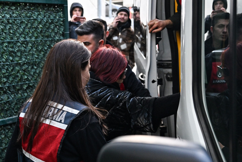 Ünlülere yeni operasyon: Oktay Kaynarca ve Emel Müftüoğlu için yurt dışına çıkış yasağı - Resim : 2