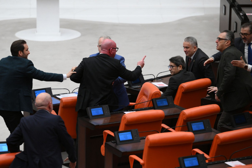 Meclis'te İsmet Paşa krizi: AKP'li vekilin s&ouml;zleri kavga &ccedil;ıkardı - Resim : 1