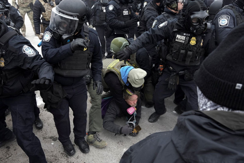 Halk sokağa döküldü, Trump tehdit etti: Asker yollarım! - Resim: 2