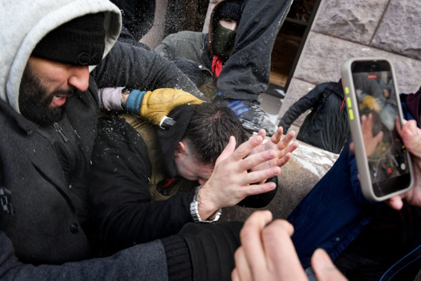ABD'de tansiyon yüksek: Aşırı sağcı sosyal medya fenomenini gösteriden kovdular - Resim: 10