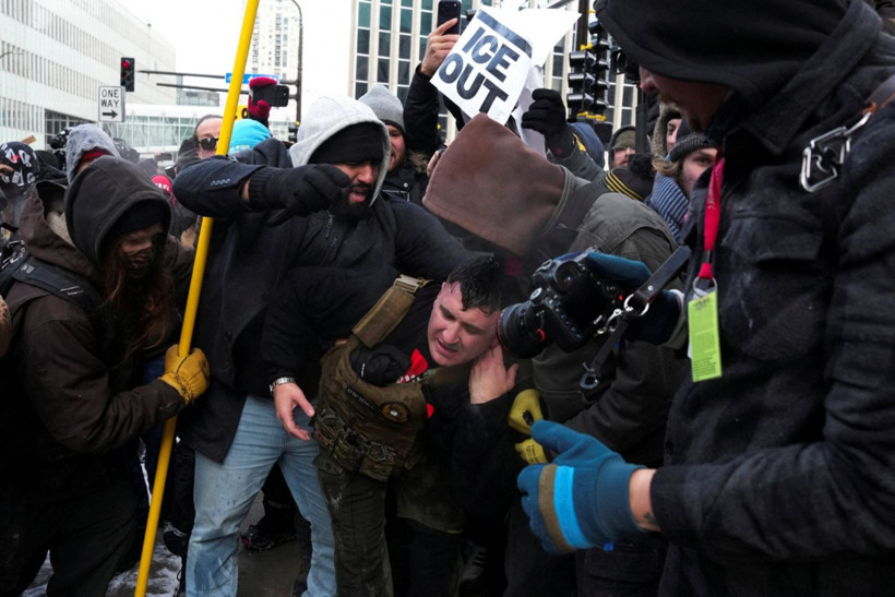 ABD'de tansiyon yüksek: Aşırı sağcı sosyal medya fenomenini gösteriden kovdular - Resim: 12