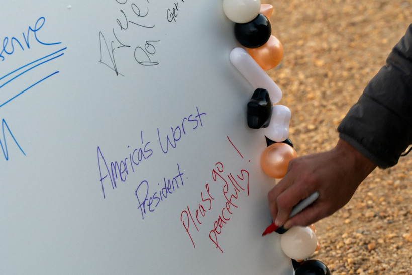 Trump'ın tartışmalı Epstein notu, dev panoya dönüştürüldü - Resim: 5