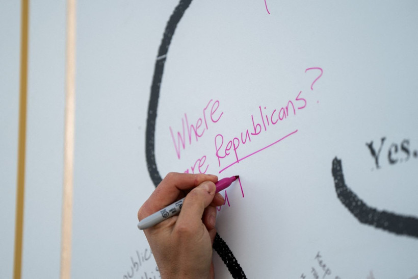 Trump'ın tartışmalı Epstein notu, dev panoya dönüştürüldü - Resim: 10