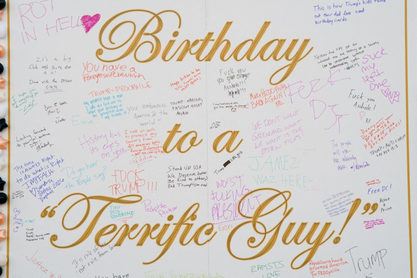 Trump'ın tartışmalı Epstein notu, dev panoya dönüştürüldü - Resim: 4