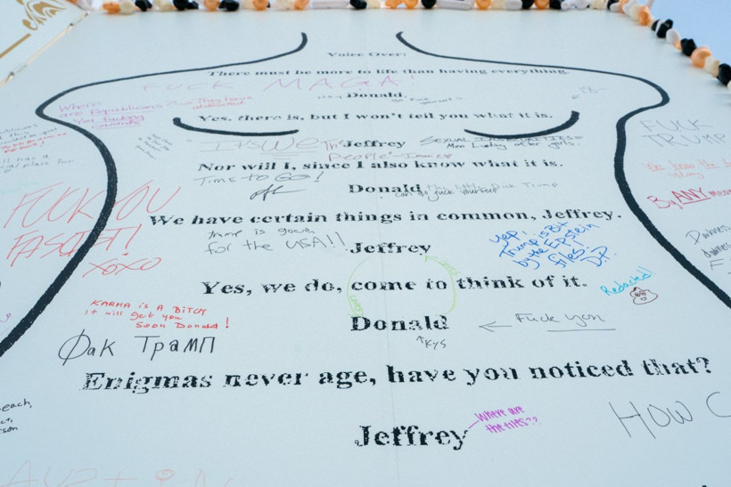 Trump'ın tartışmalı Epstein notu, dev panoya dönüştürüldü - Resim: 3