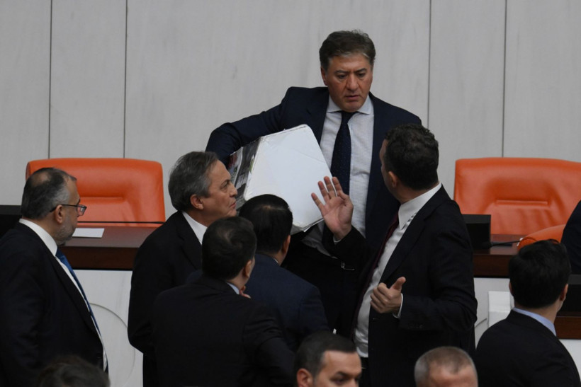 CHP tabutu kurtardı: 'Vampir gibi saldırdılar' - Resim: 11