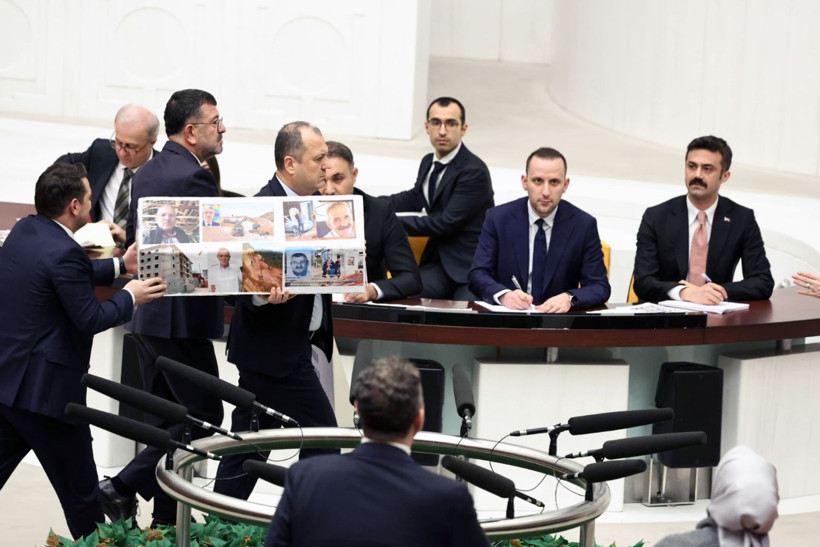 CHP tabutu kurtardı: 'Vampir gibi saldırdılar' - Resim: 15