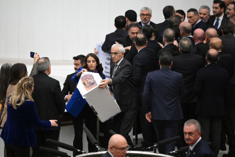 CHP tabutu kurtardı: 'Vampir gibi saldırdılar' - Resim: 3