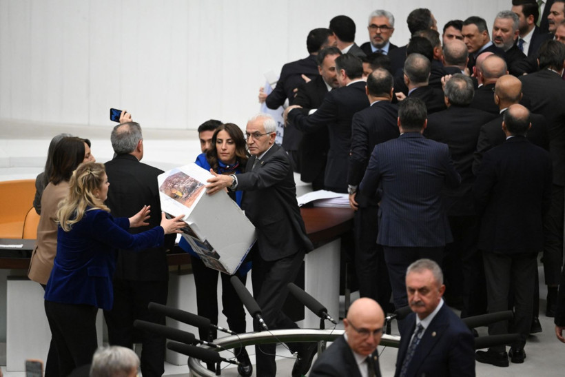 CHP tabutu kurtardı: 'Vampir gibi saldırdılar' - Resim: 4