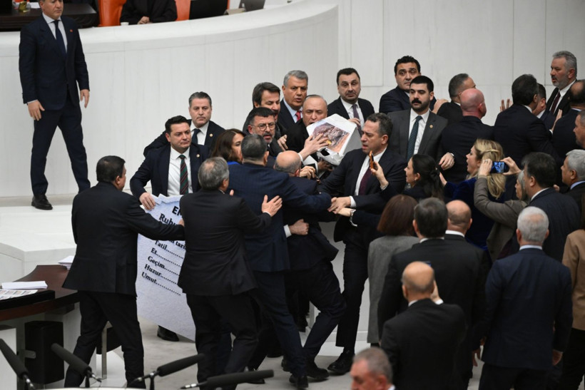 CHP tabutu kurtardı: 'Vampir gibi saldırdılar' - Resim: 5