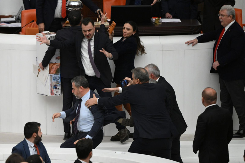 CHP tabutu kurtardı: 'Vampir gibi saldırdılar' - Resim: 6