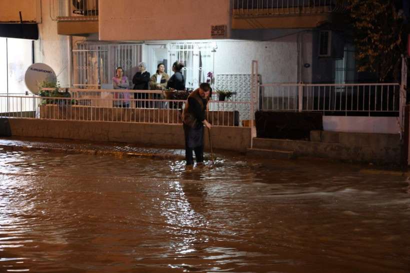 İzmir’de sağanak: Hayat felç oldu - Resim: 35