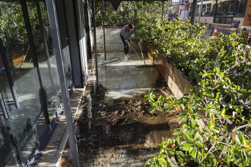 İzmir’i sağanak vurdu: 320 konut, 78 iş yeri su altında - Resim : 4