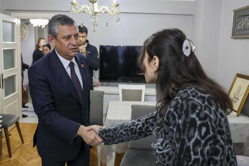 Özgür Özel'den Atlas Çağlayan’ın ailesine taziye ziyareti - Resim: 1