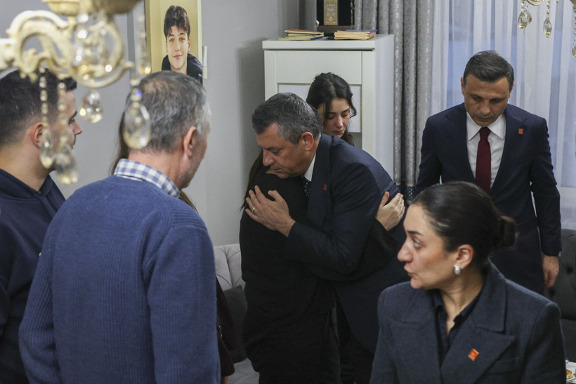 Özgür Özel'den Atlas Çağlayan’ın ailesine taziye ziyareti - Resim: 2