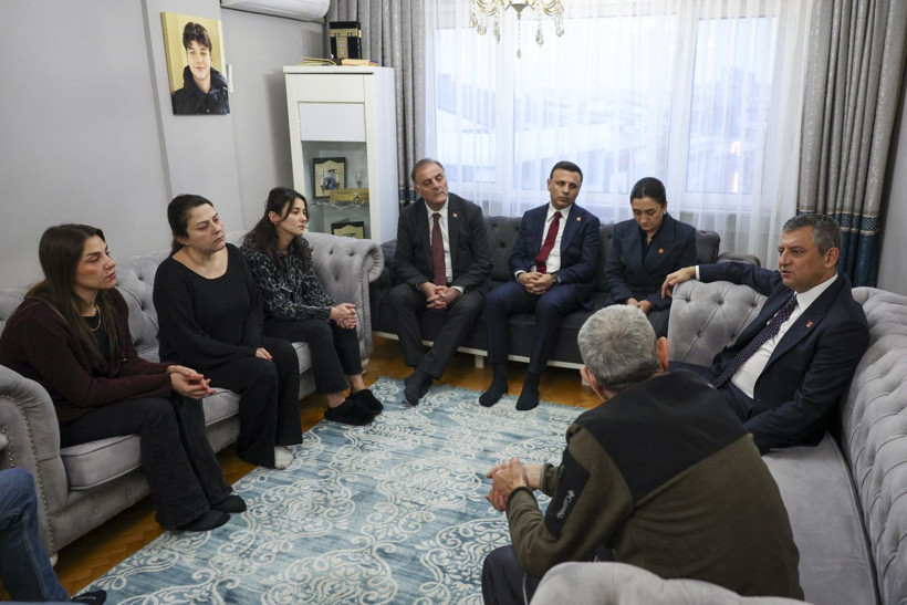 Özgür Özel'den Atlas Çağlayan’ın ailesine taziye ziyareti - Resim: 4