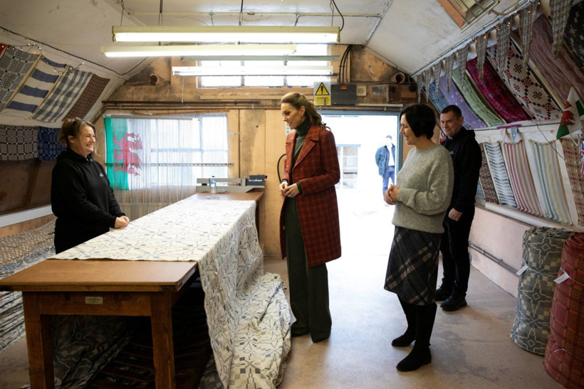 Prenses dikiş makinesinin başına geçti - Resim: 9