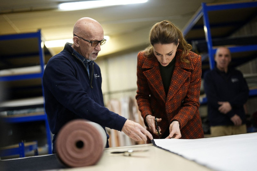 Prenses dikiş makinesinin başına geçti - Resim: 2