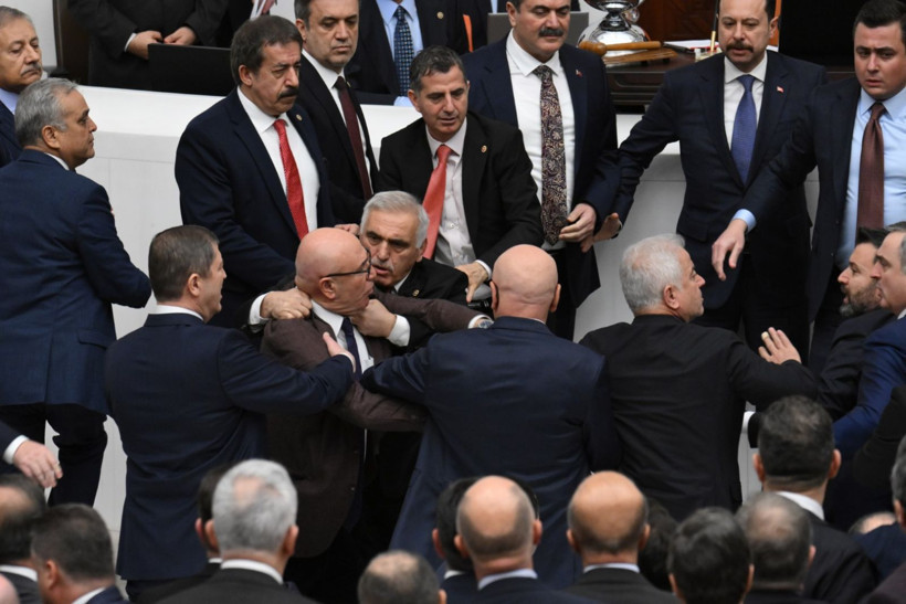 Meclis'teki yemin kavgasından çarpıcı kareler - Resim: 1