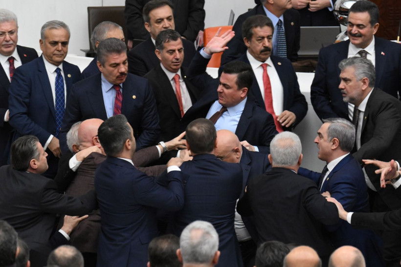 Meclis'teki yemin kavgasından çarpıcı kareler - Resim: 2