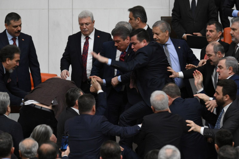 Meclis'teki yemin kavgasından çarpıcı kareler - Resim: 10