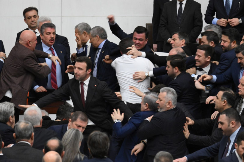 Meclis'teki yemin kavgasından çarpıcı kareler - Resim: 15