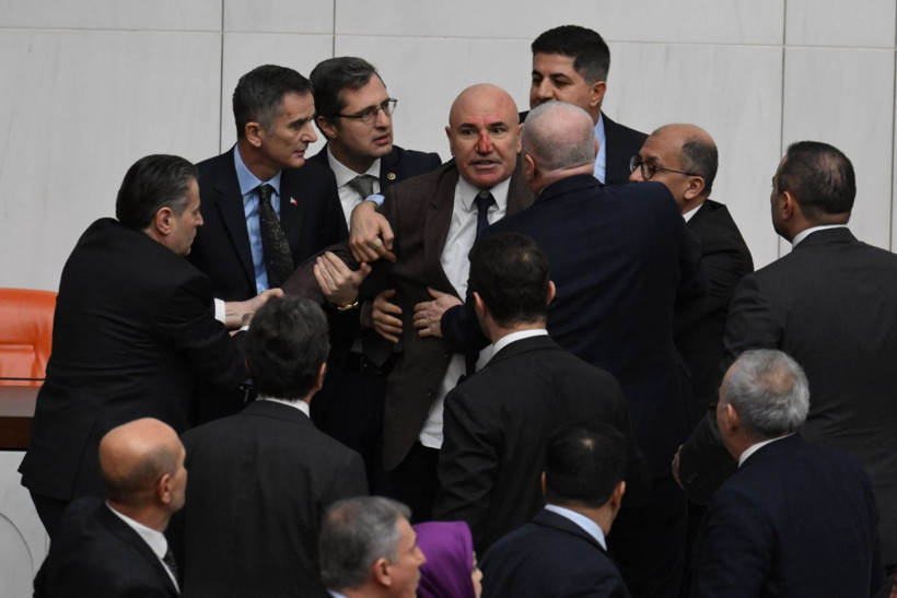 Meclis'teki yemin kavgasından çarpıcı kareler - Resim: 18