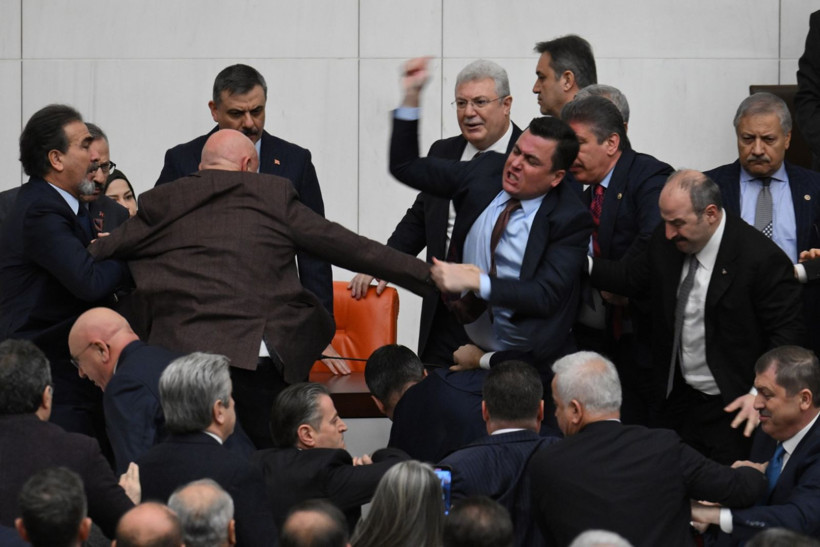 Meclis'teki yemin kavgasından çarpıcı kareler - Resim: 13