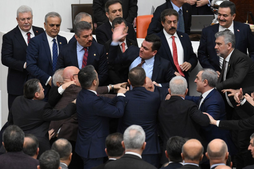 Meclis'teki yemin kavgasından çarpıcı kareler - Resim: 3