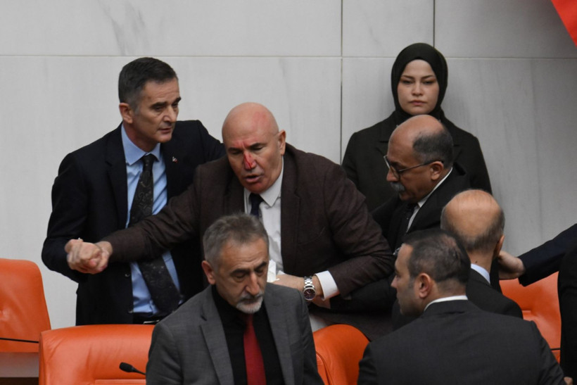 Meclis'teki yemin kavgasından çarpıcı kareler - Resim: 16