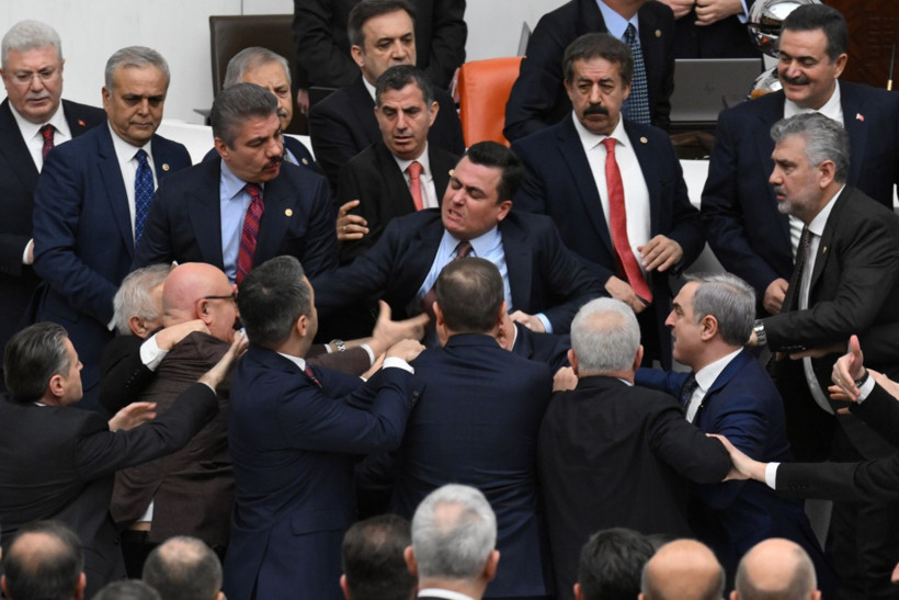 Meclis'teki yemin kavgasından çarpıcı kareler - Resim: 4