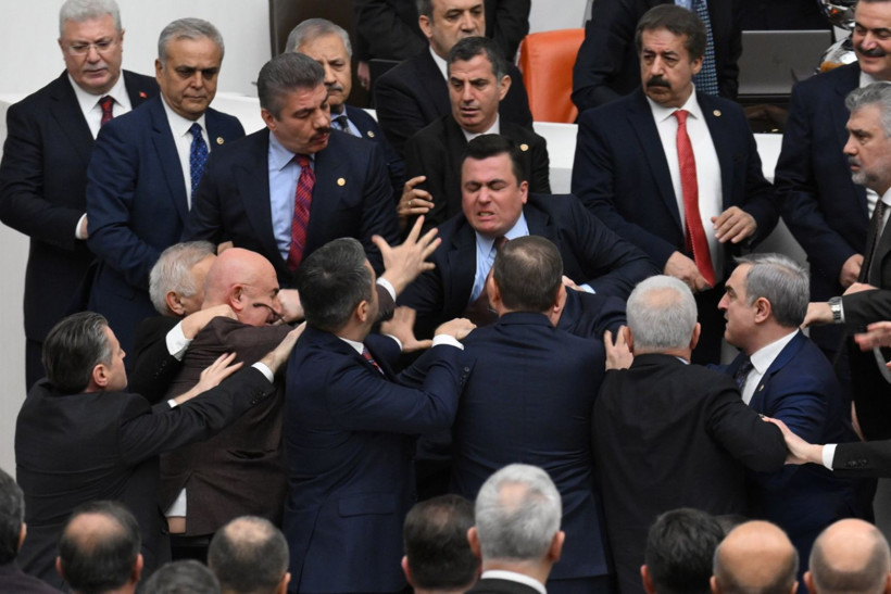 Meclis'teki yemin kavgasından çarpıcı kareler - Resim: 5