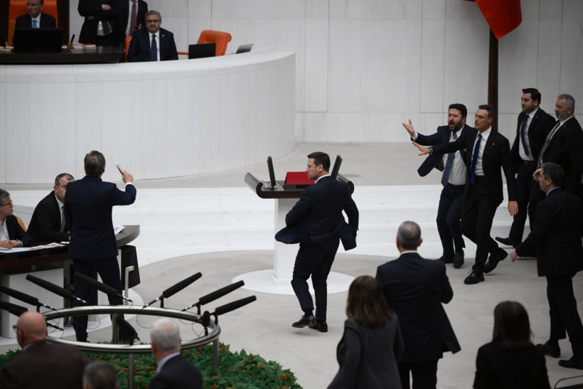 Meclis'teki yemin kavgasından çarpıcı kareler - Resim: 19