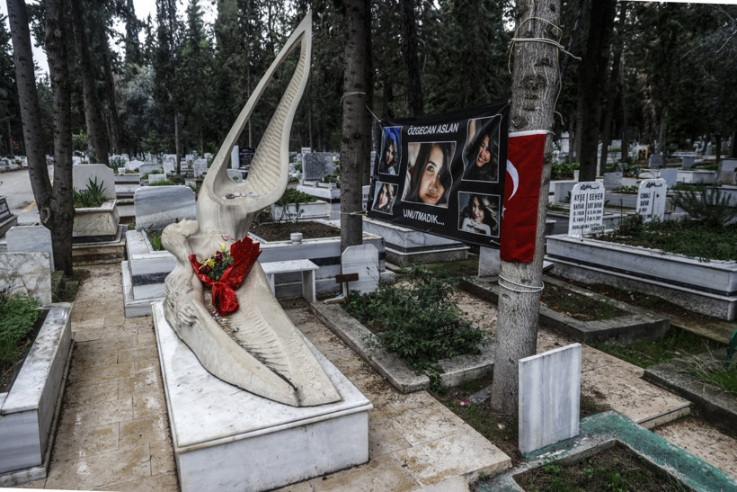 Özgecan Aslan, mezarı başında anıldı - Resim : 3