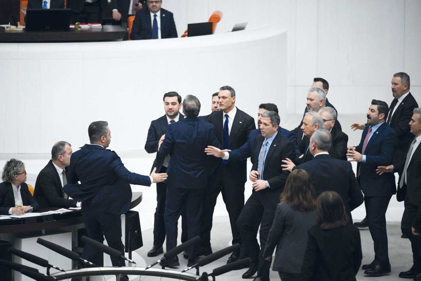 Meclis&rsquo;te yemin g&uuml;n&uuml; ne yaşandı? - Resim : 2