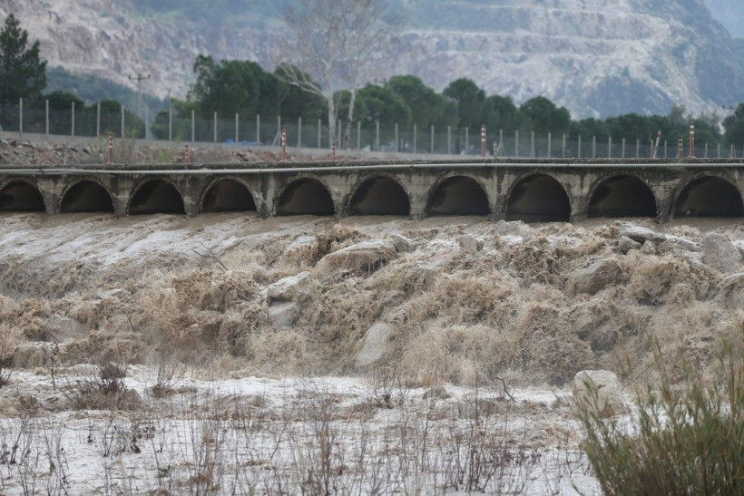 Önce kuraklık vurdu, şimdi de sağanak - Resim: 55