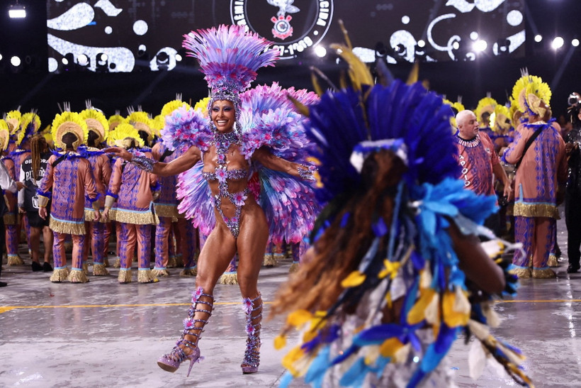 Rio Karnavalı olaylı başladı: Siyasetçiler birbirine girdi - Resim : 4