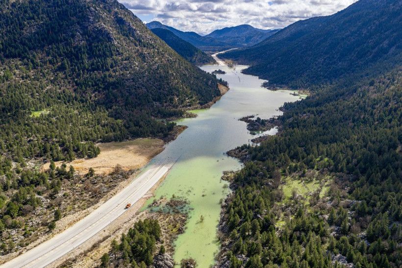İki şehri birbirine bağlıyordu: Karayolu su yolu oldu - Resim: 2