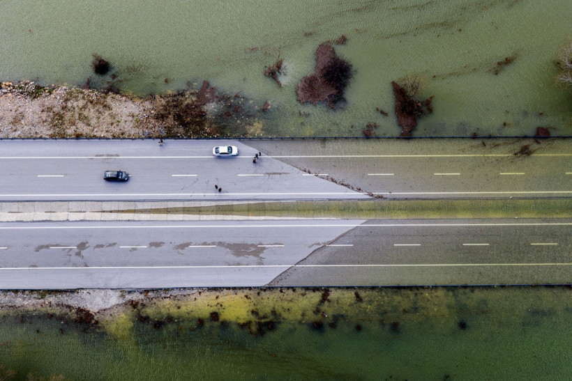 İki şehri birbirine bağlıyordu: Karayolu su yolu oldu - Resim: 6