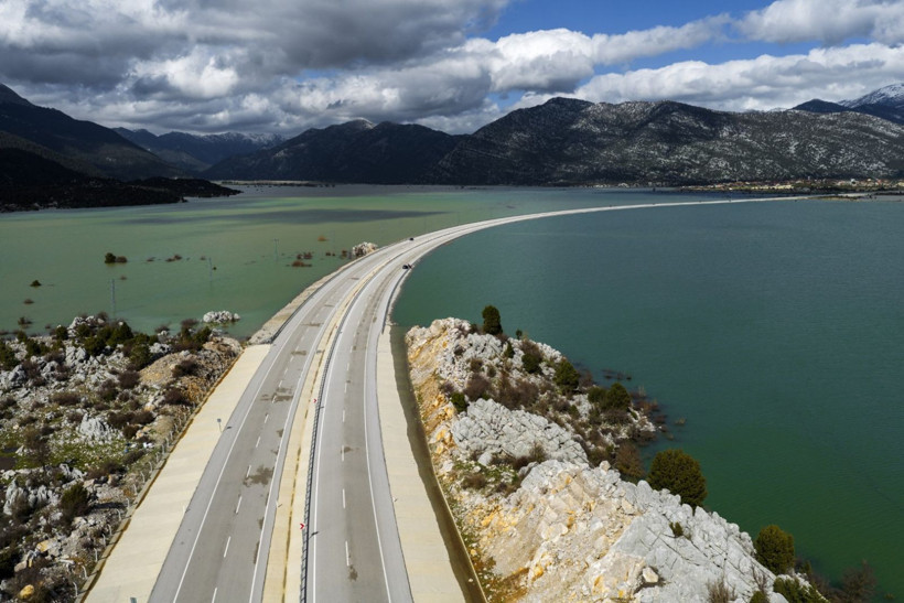 İki şehri birbirine bağlıyordu: Karayolu su yolu oldu - Resim: 7