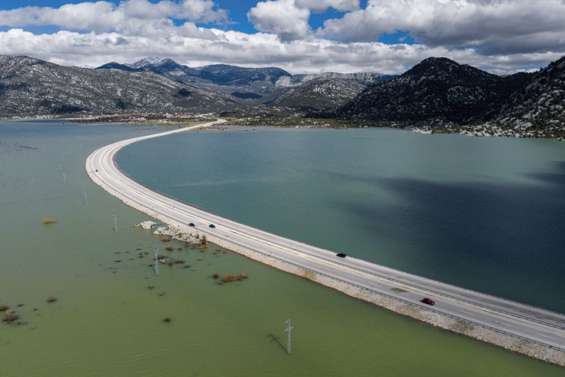 İki şehri birbirine bağlıyordu: Karayolu su yolu oldu - Resim: 8