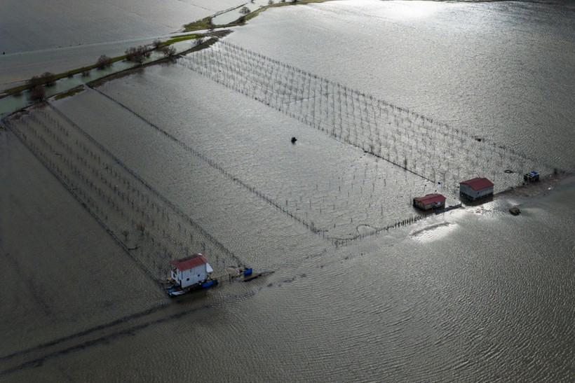 İki şehri birbirine bağlıyordu: Karayolu su yolu oldu - Resim: 12