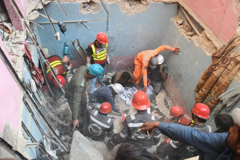 Apartmanda patlama: 4'ü çocuk çok sayıda kişi öldü - Resim: 2