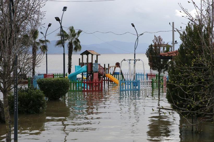 Tsunami gibi: Bir ilçe su altında kaldı - Resim: 2